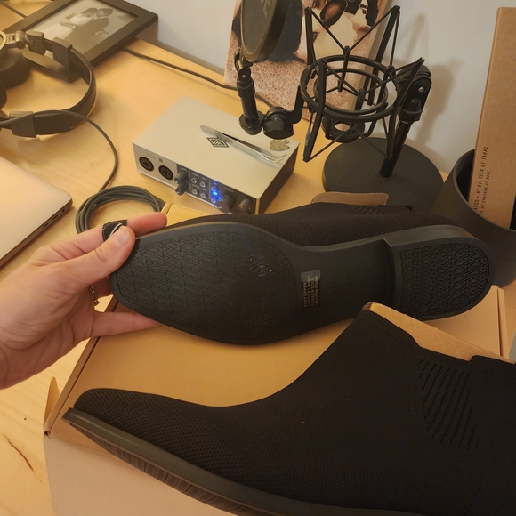 Sleek Black Ankle Booties with Minimalist Design - Picture 4 of 4